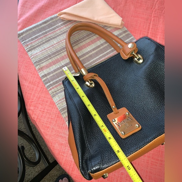 Valentina Italia Purse in very nice condition. No noticeable flaws. - Picture 9 of 11